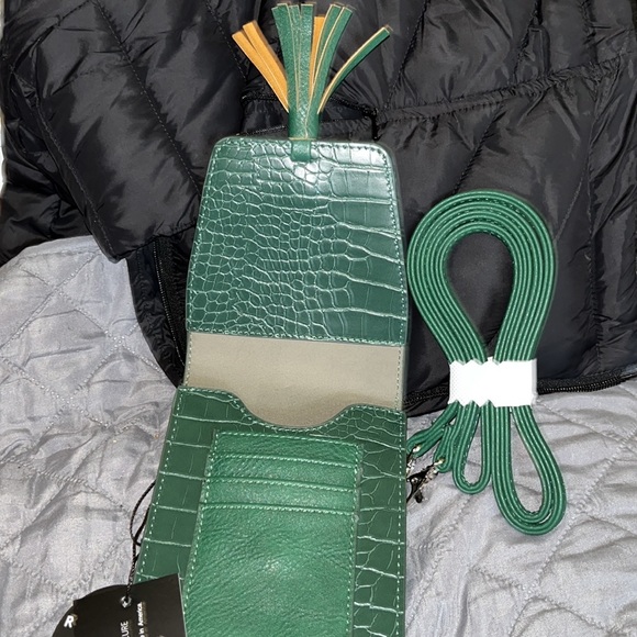 ๐ NWT K Carroll Harper emerald green croc crossbody. RFID PROTECTED CARD SLOTS - Picture 7 of 10
